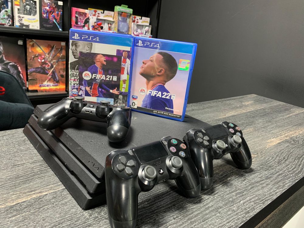 Sony PlayStation 4 Pro 1 tb+games