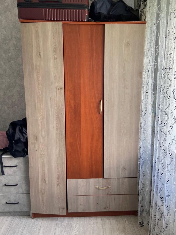 Продам срочно шифоньер