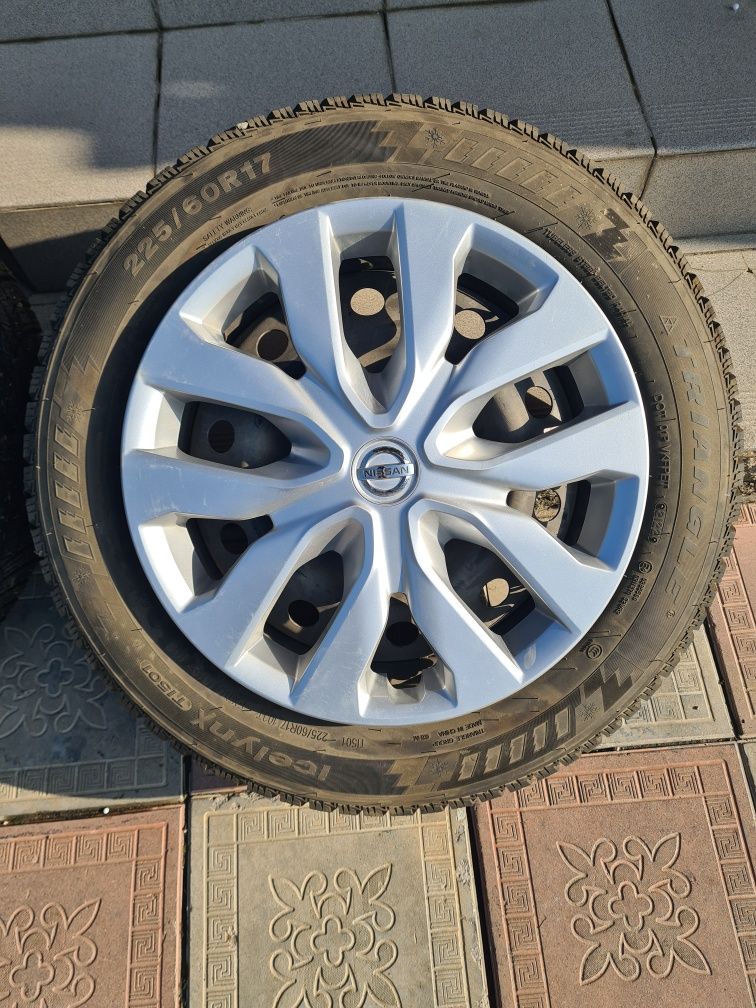 Продам шины с дисками nissan