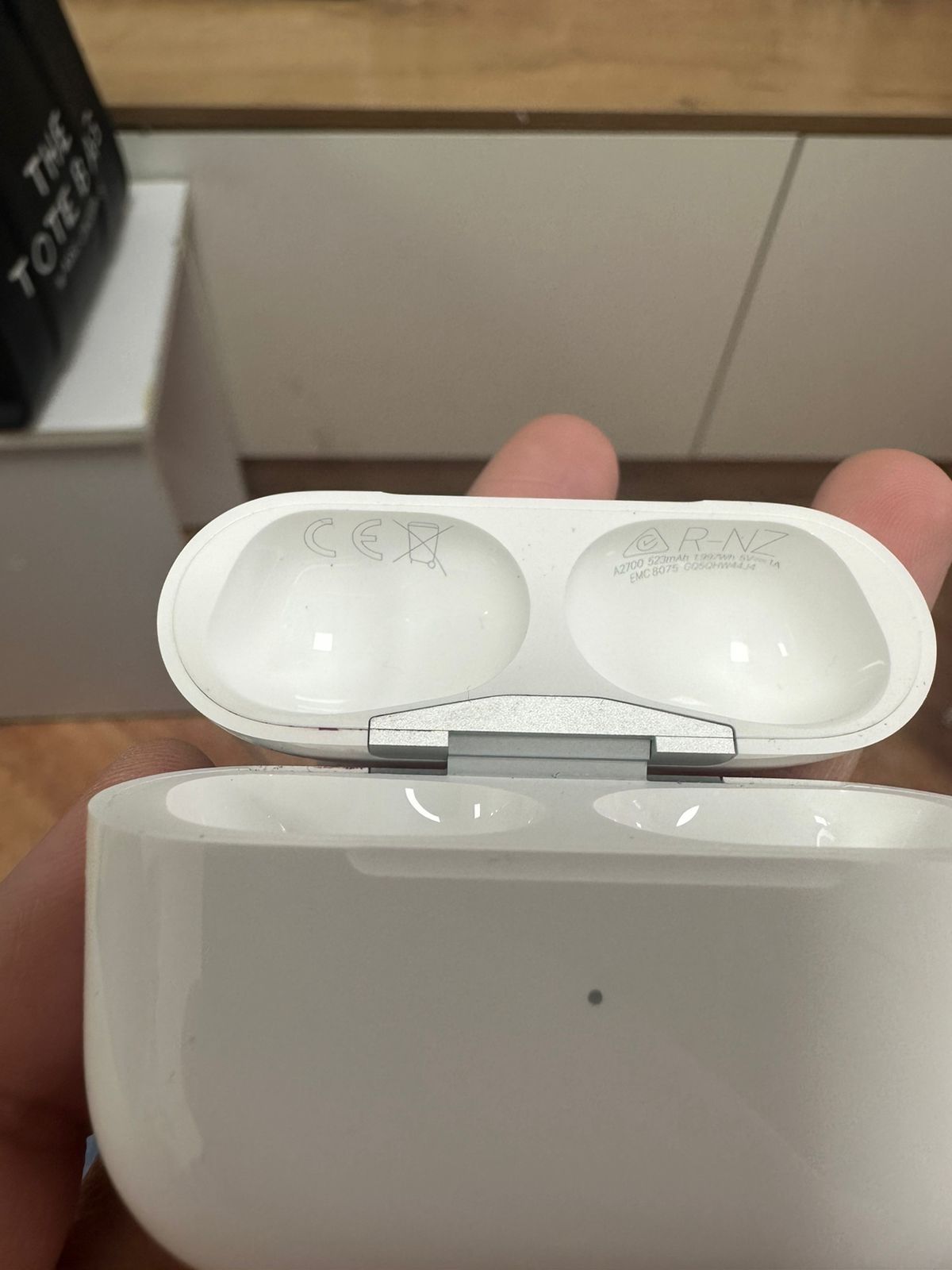 Продам оригинал кейс от Airpods pro 2