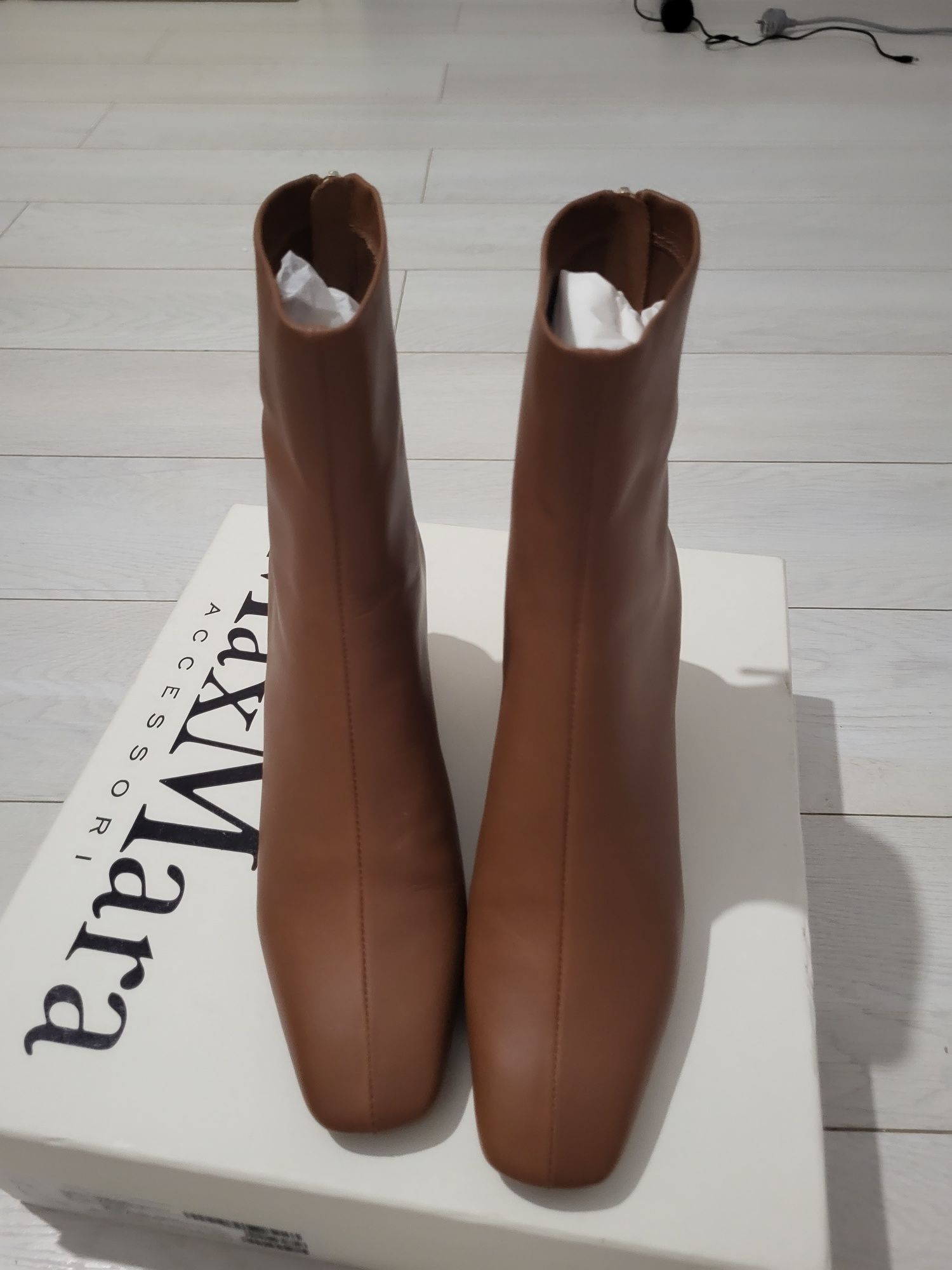 Продам новые ботинки бренда Max mara