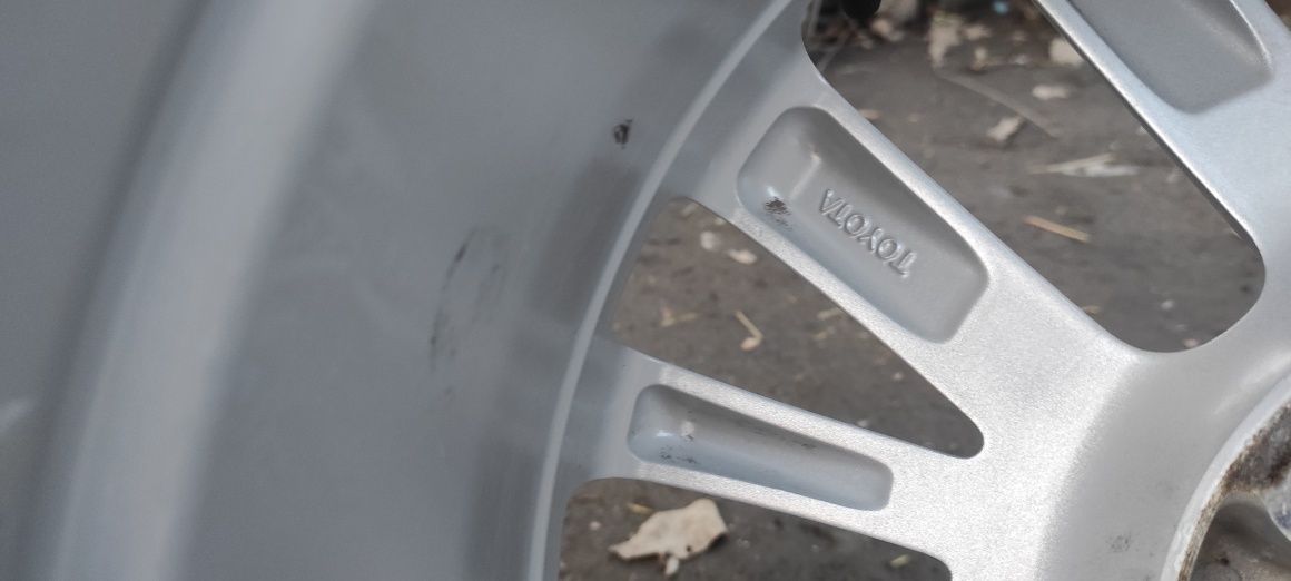 Оригинальный диск с шиной Yokohama. CAMRY