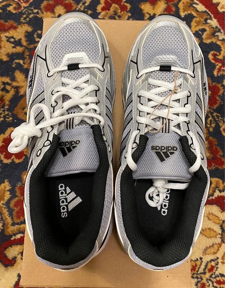 Продам кроссовки Adidas