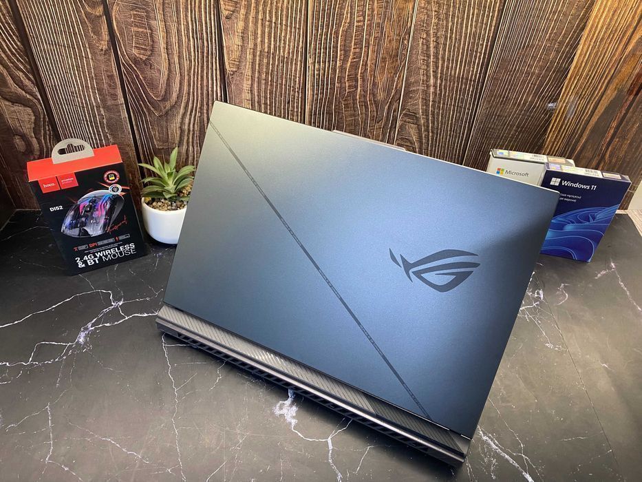 ASUS ROG STRIX G18 • Core i9-14900HX / RTX 4070 / 16GB / 1TB /
