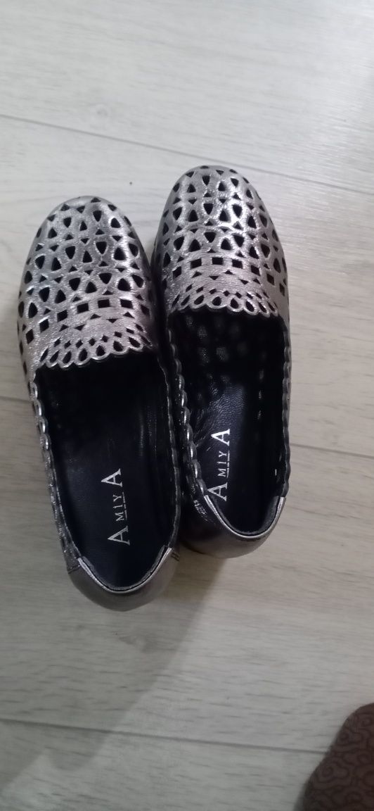 Продам туфли женские.