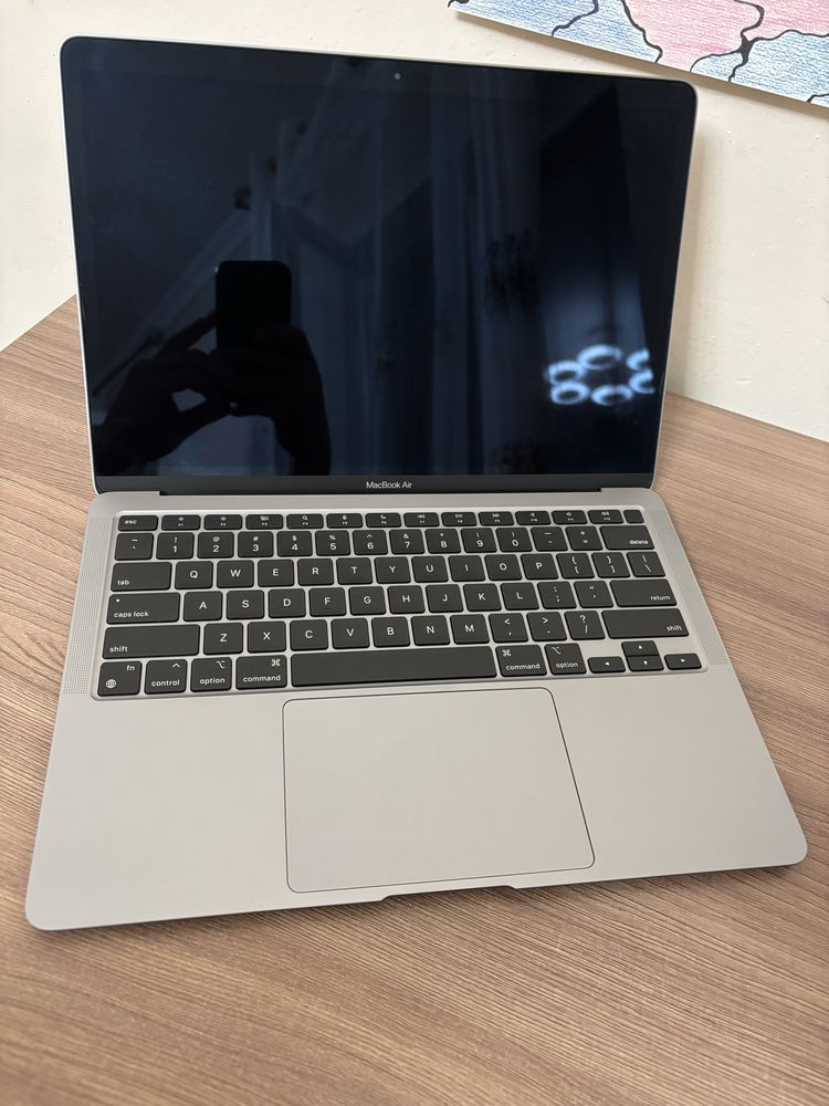 MacBook Air (M1, 2020)