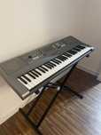 Продаю синтезатор Yamaha psr r-300