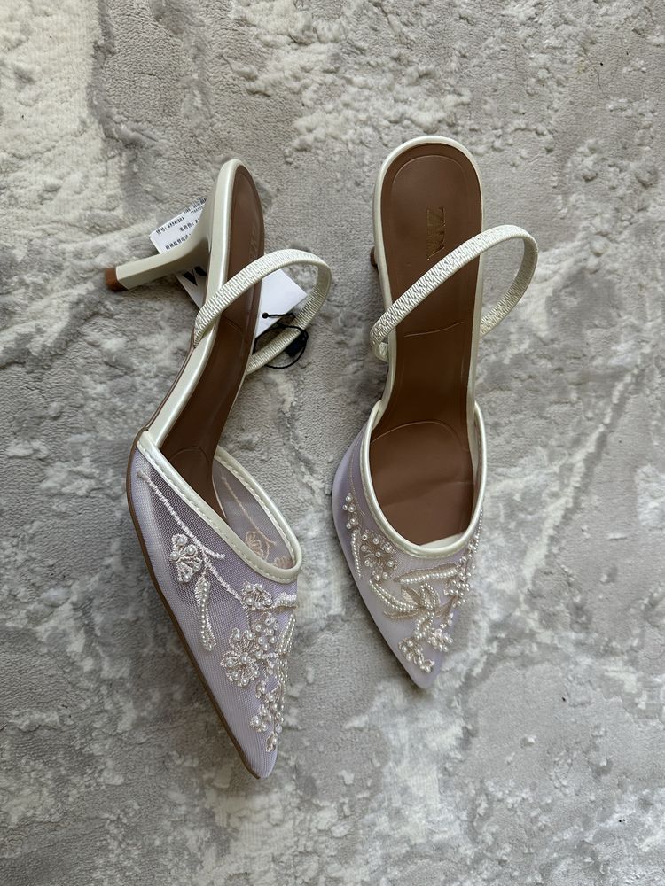 Продам СЕТЧАТЫЕ ТУФЛИ-МЮЛИ С ВЫШИВКОЙ, фирма ZARA, 38 размер, новые