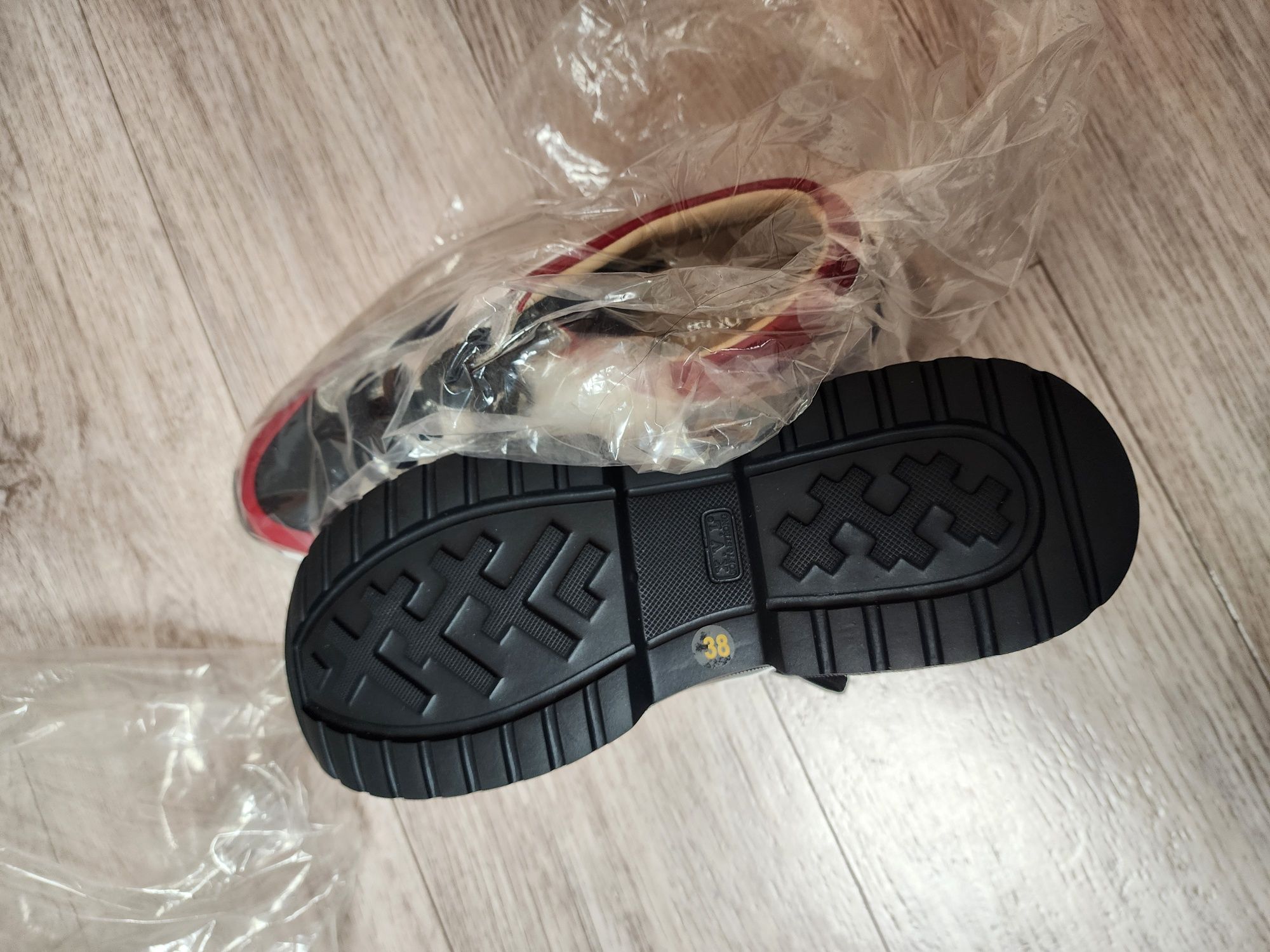 Новые женские кожаные кроссовки Baldamero