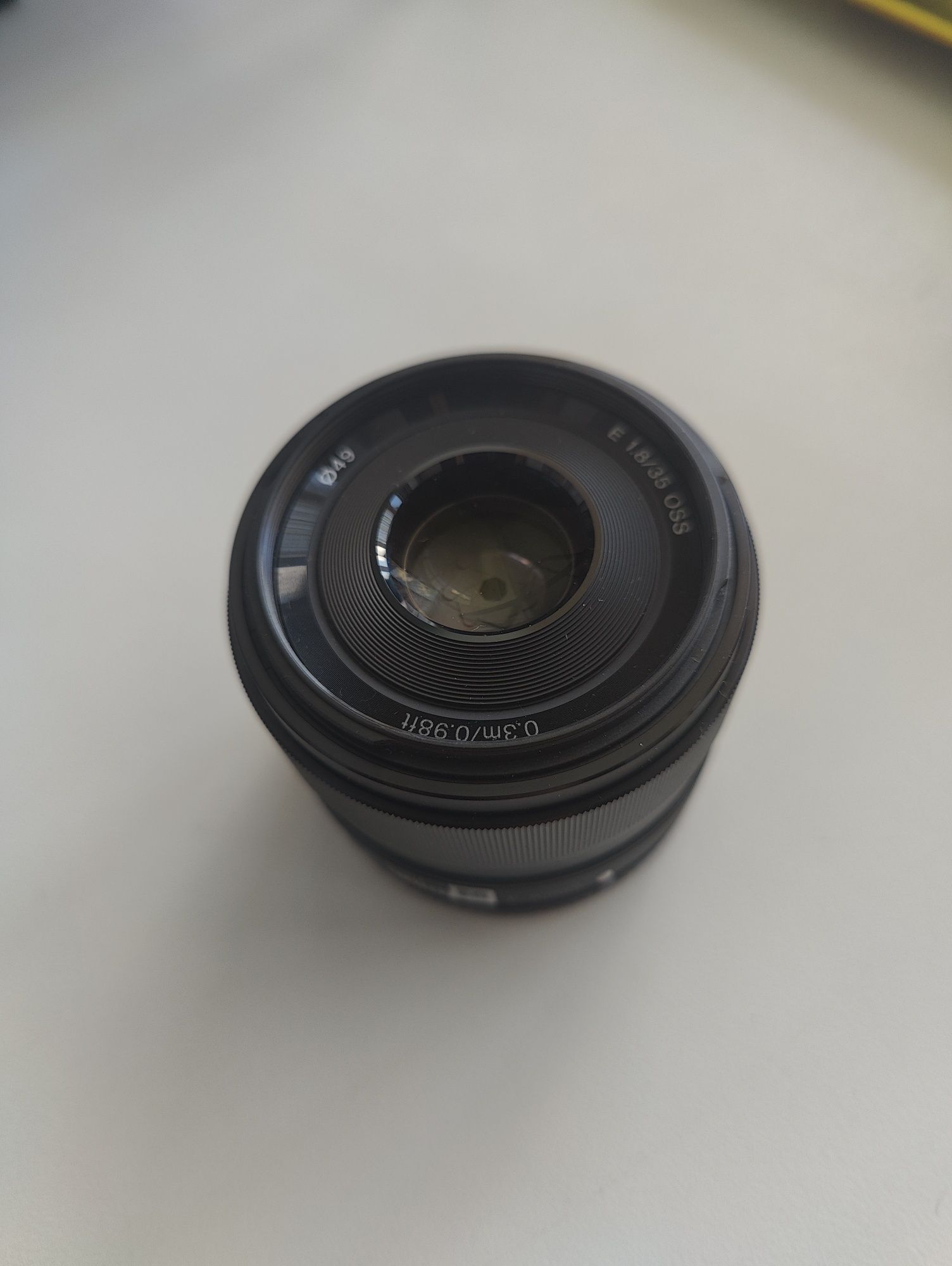 Продам объектив Sony E 35mm f 1.8 OSS
