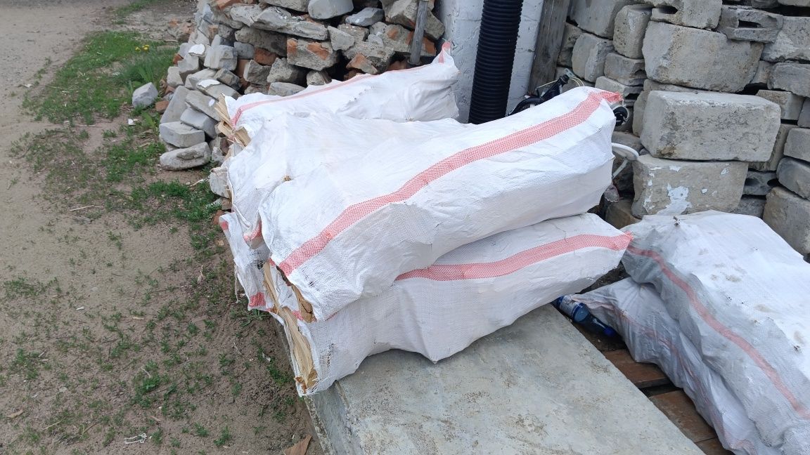 Продам дрова береза в мешках в Кенжеколе . Возможно доставка в город.