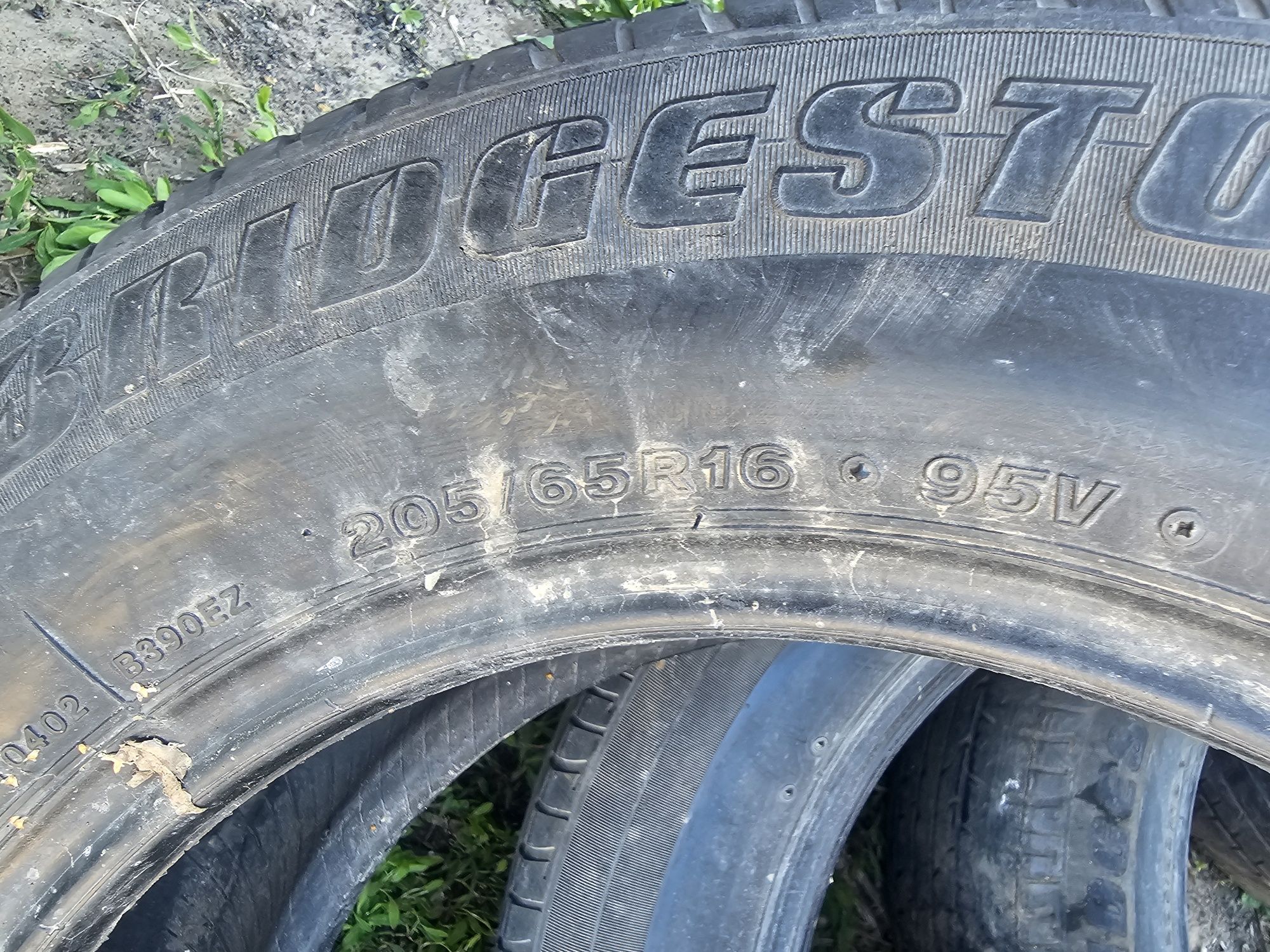 Продам комплект летних шин brigestone 205/65 r16
