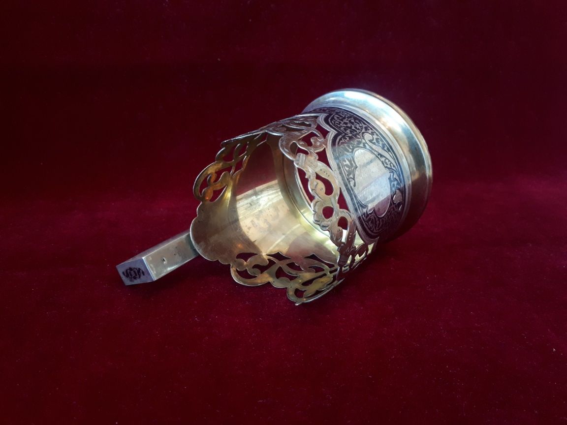 Серебряный подстаканник.