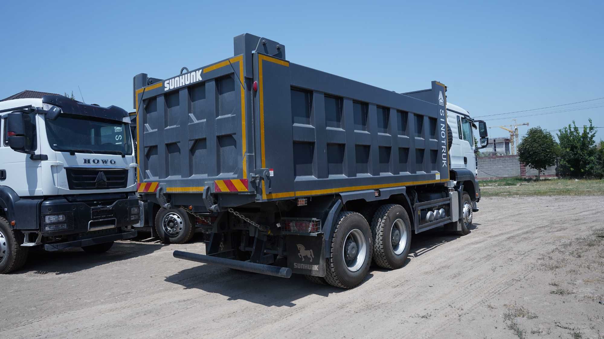 Дорожный самосвал Howo ZZ3327N3847E 2025 г.
