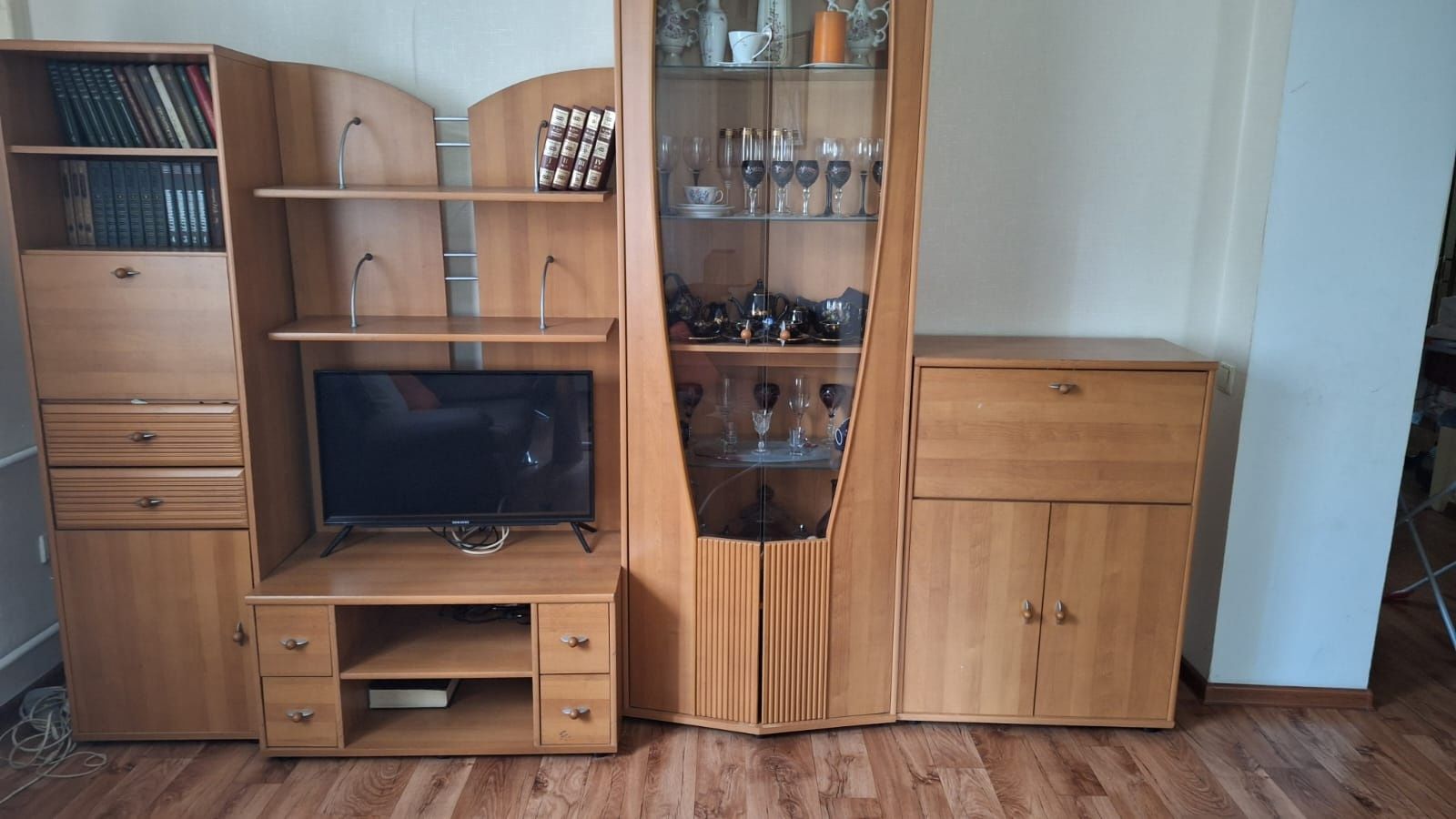 Продам стенку в отличном состоянии