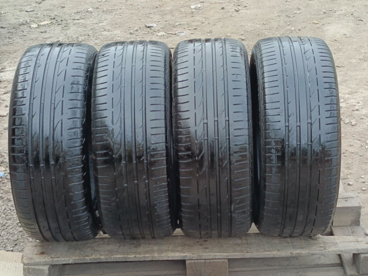 Шины безкамерки комплект 4 шт размер235/50 R18