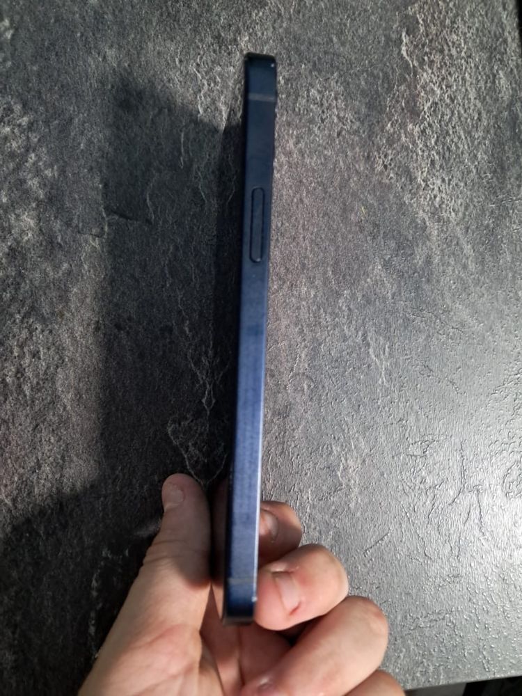 Iphone 12 в хорошем состание