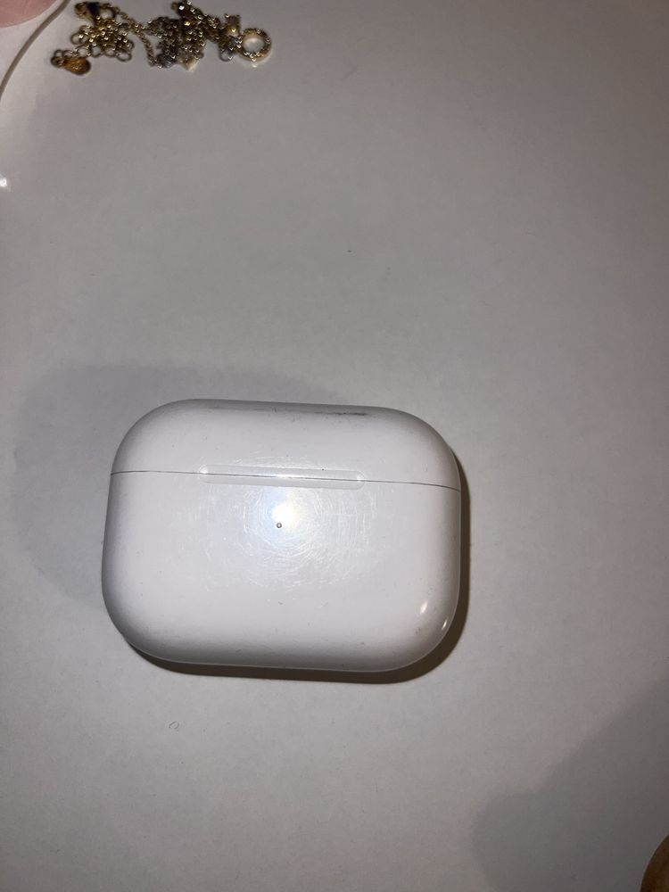 Продам AirPods Pro 1-го поколения (оригинал)кейс и левый наушник