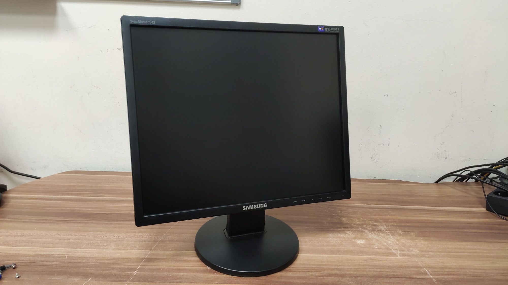 Монитор Samsung SyncMaster 943