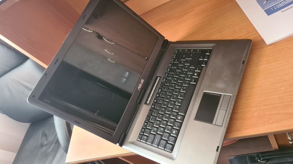 Продам ноутбук на запчасти