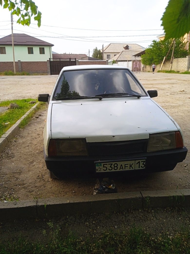 Машина Ваз  2109 .