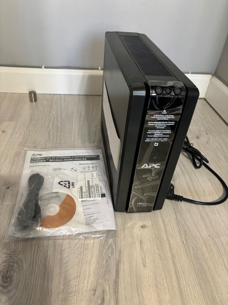 Источник Безпербойного питания APC BLACK-UPS Pro BR1500G-RS