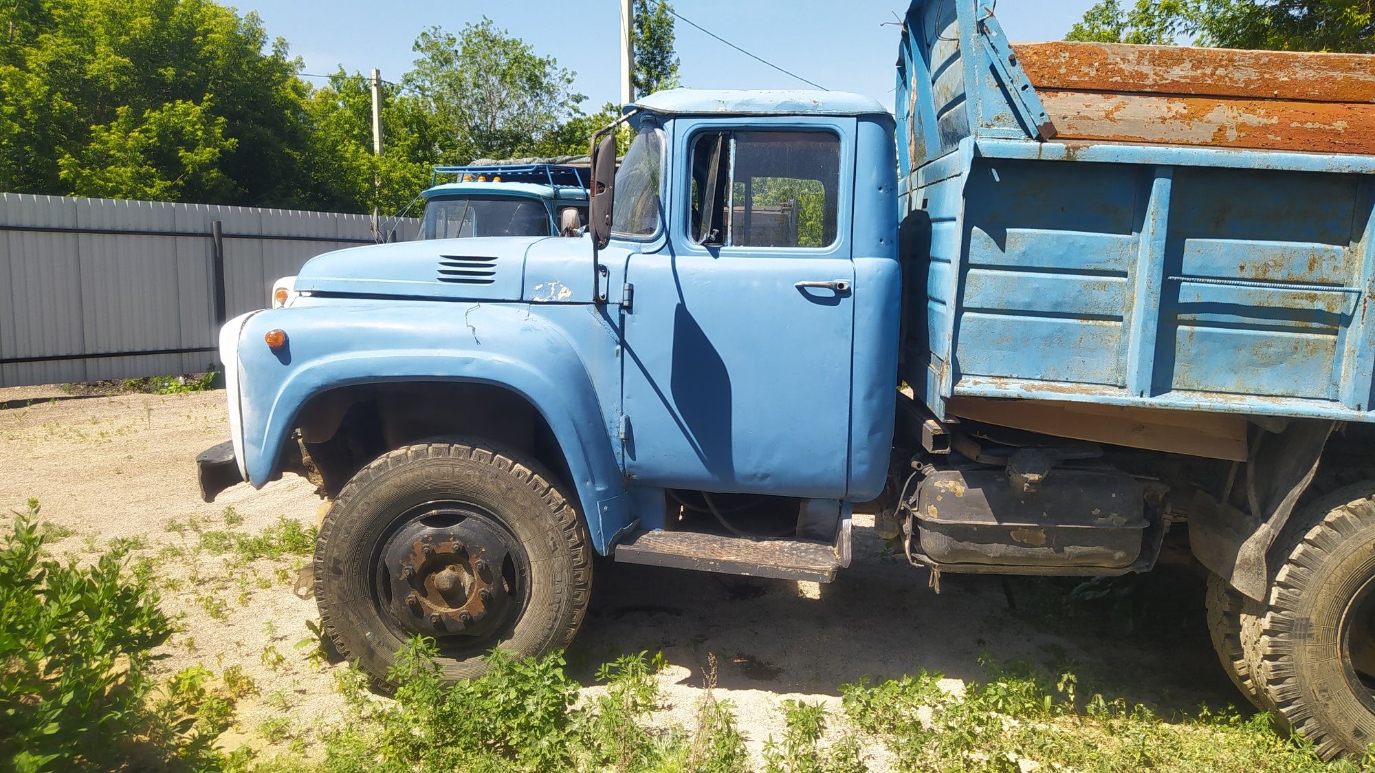 Продаю запчасти на зил