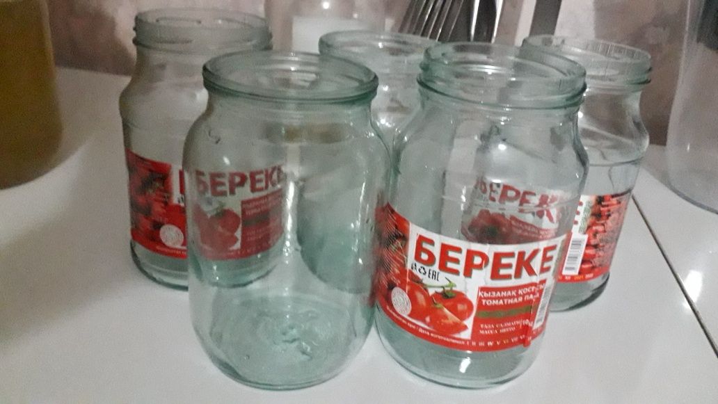285 г - 100 т, 0,5-1-2-3-лит банка..Крышка пласмас бу 20т