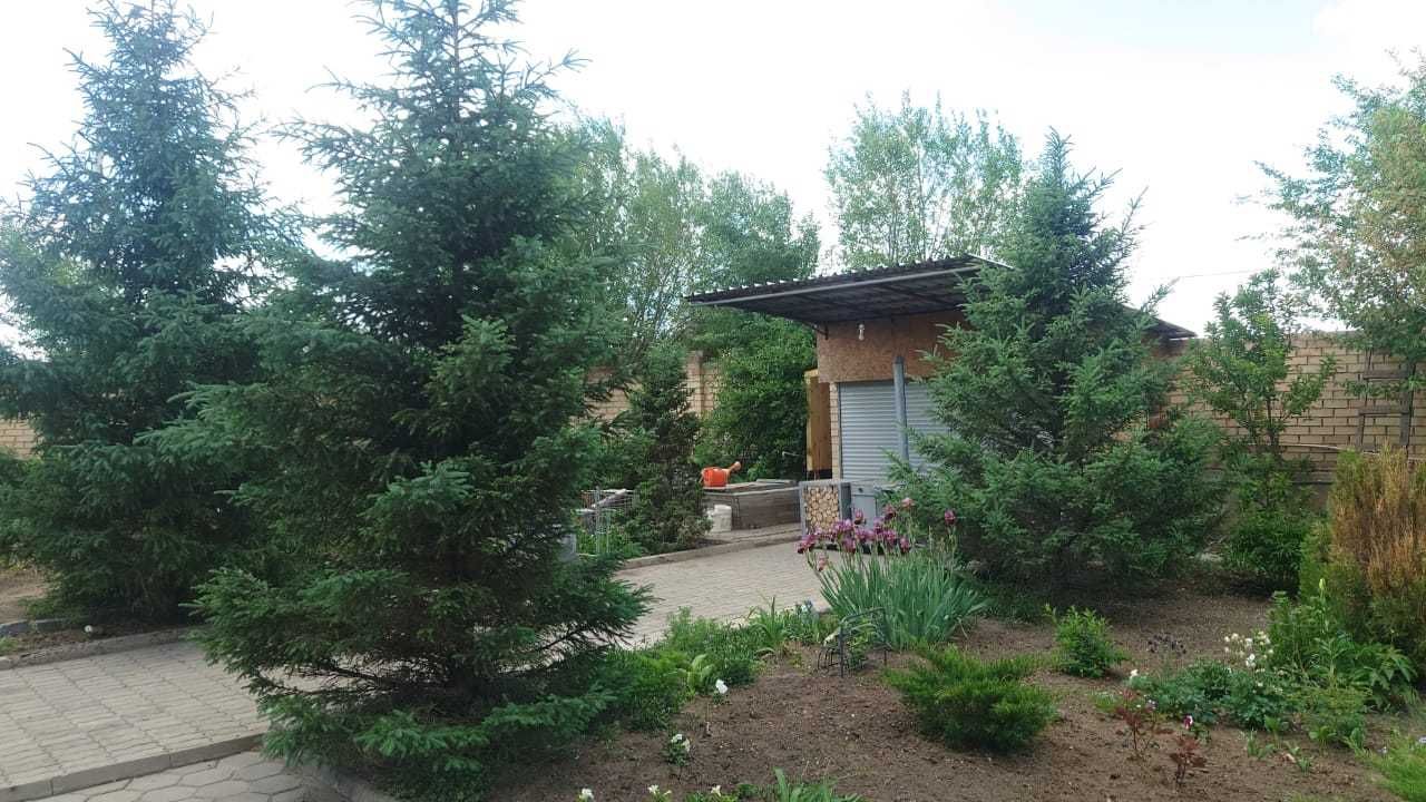 таунхаус  с садом , террасой и крытой парковкой