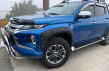 Накладки на колесные арки Mitsubishi L2OO (2O15-2O23)