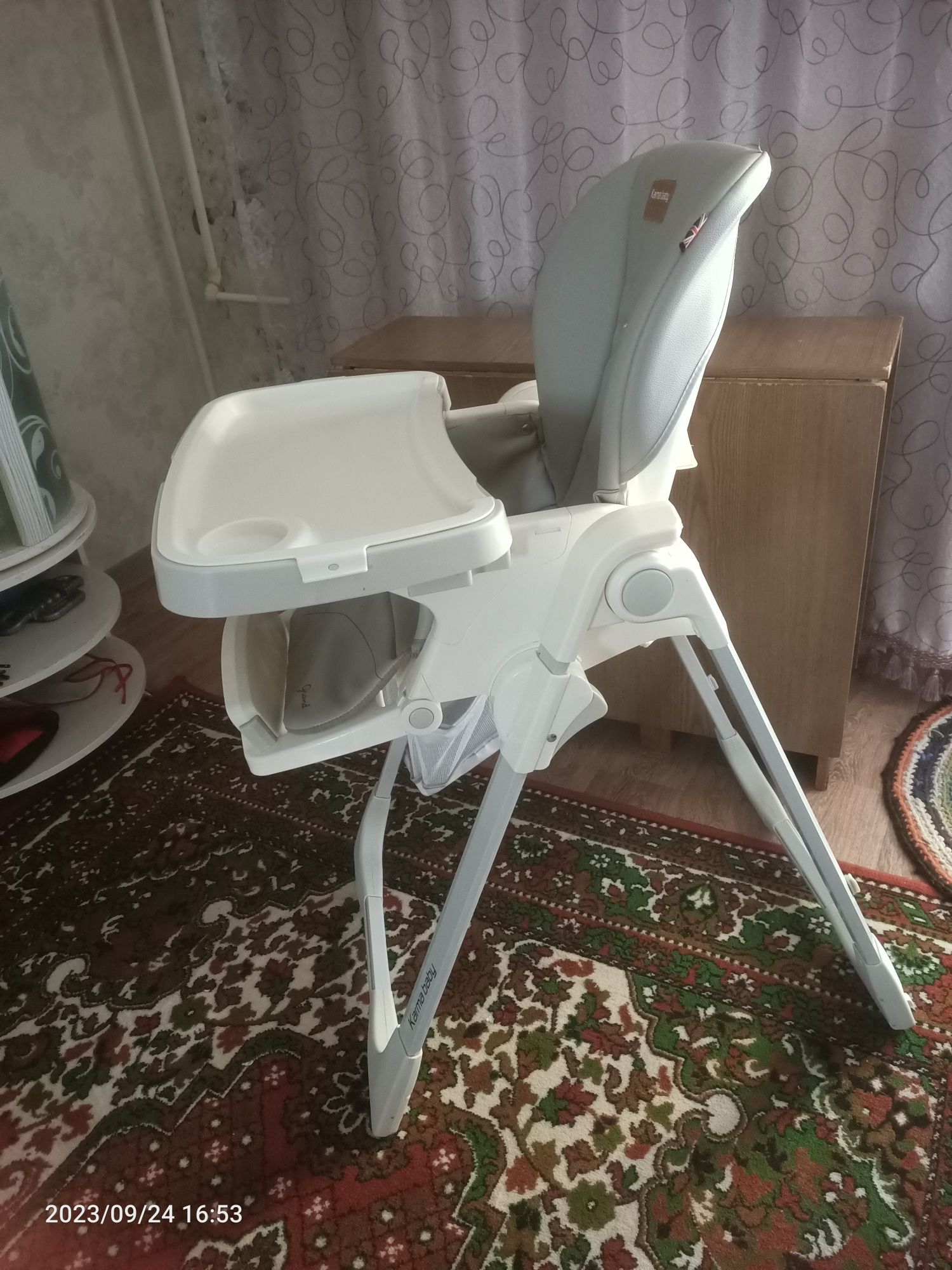 Продаю  столик для кормления