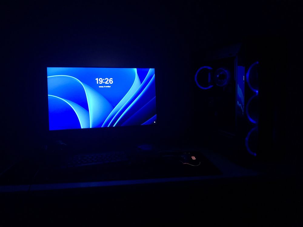 Продам игровой компьютер с комлектом