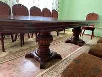 Срочно продам большой стол со стульями