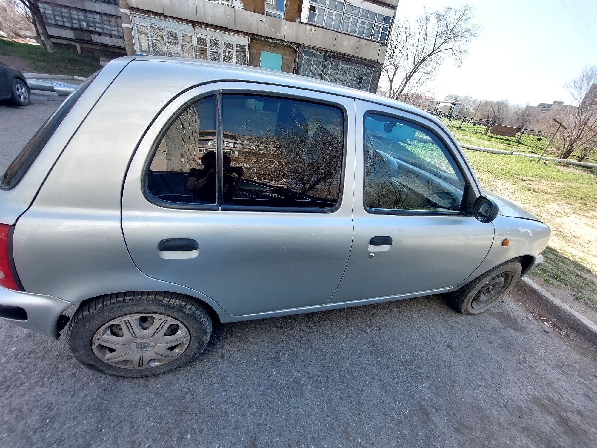 Машина Nissan Micra