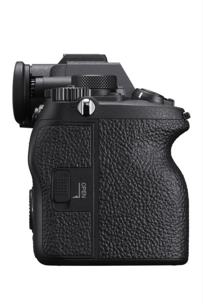 Фотокамера Sony A7 IV Body + объектив Sony FE 28мм f/2 SEL28F20