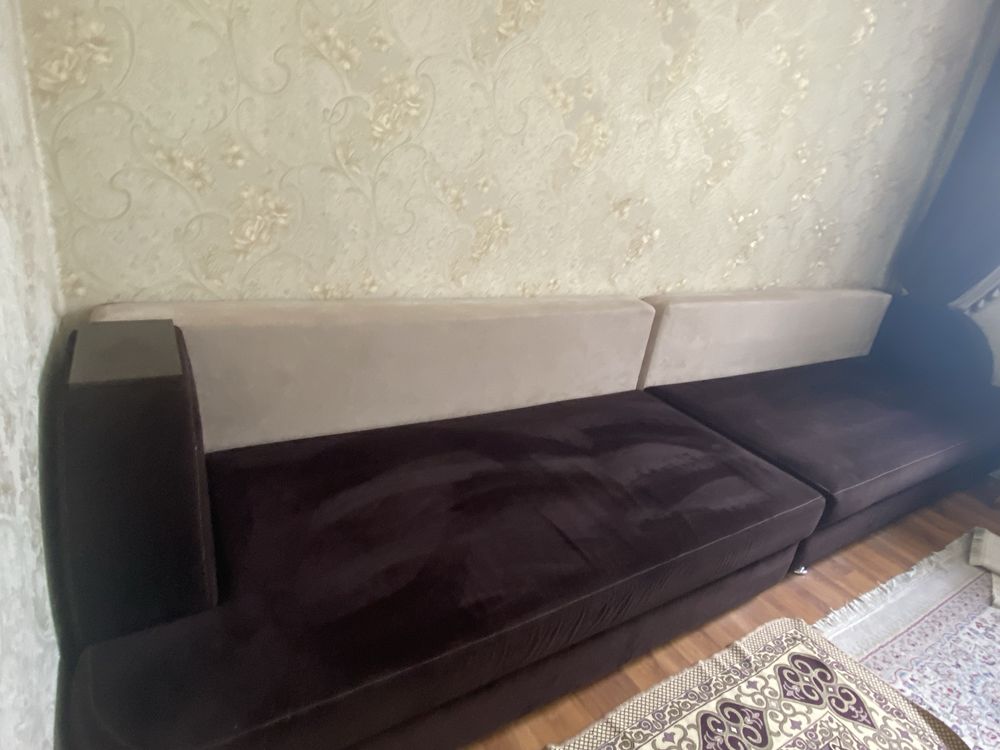 Современный мягкий диван