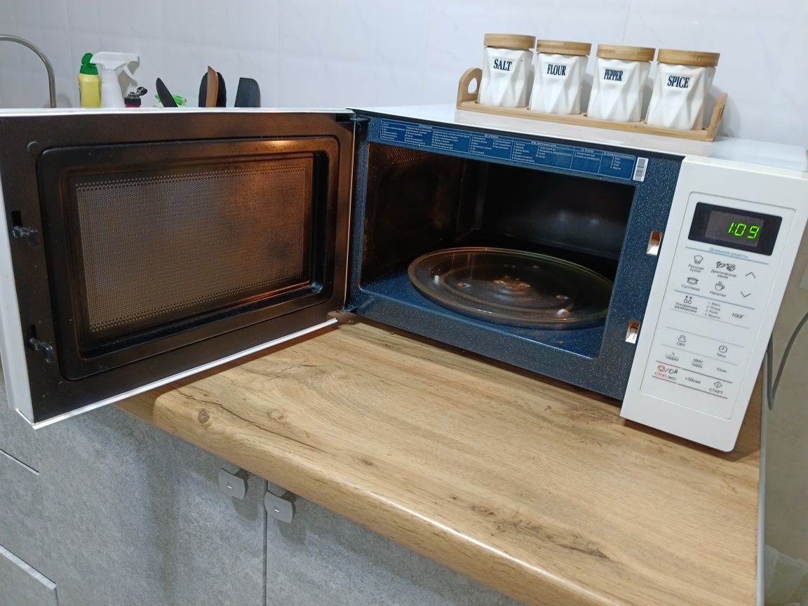 Продам микроволновую печь Samsung