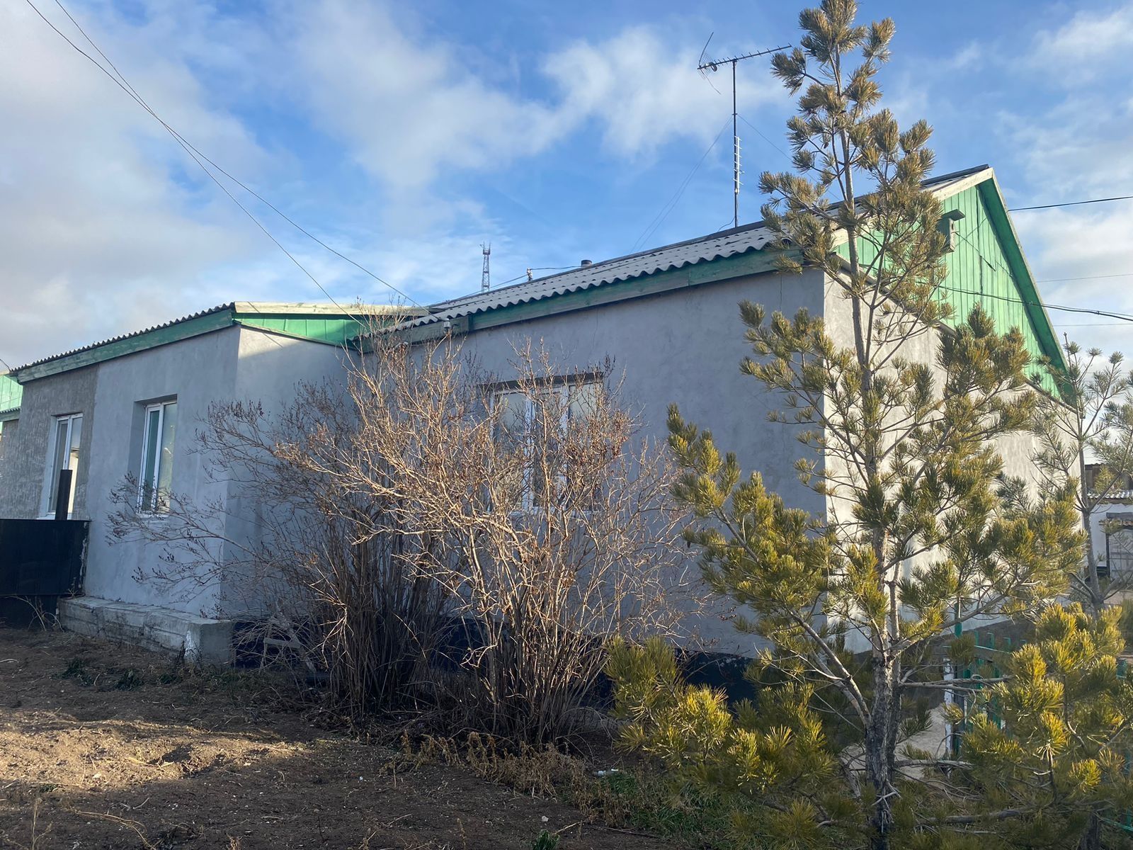 Продам большой дом в селе Петровка, есть Баня,сарай, летняя кухня