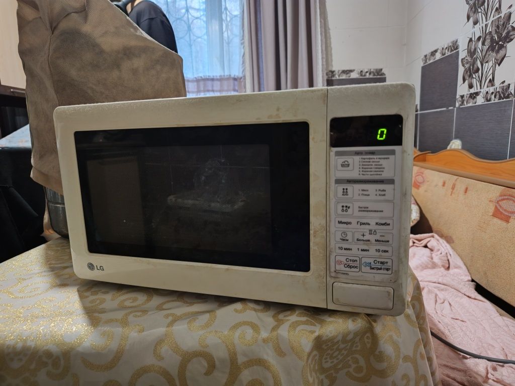 Продам микроволновую печь LG модель MB3949G