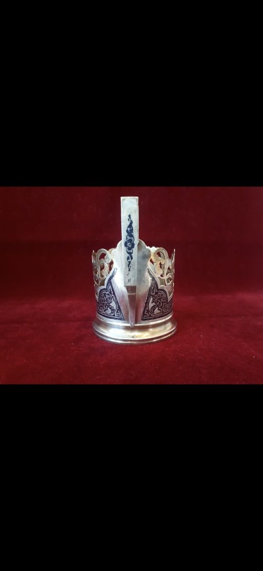Серебряный подстаканник.