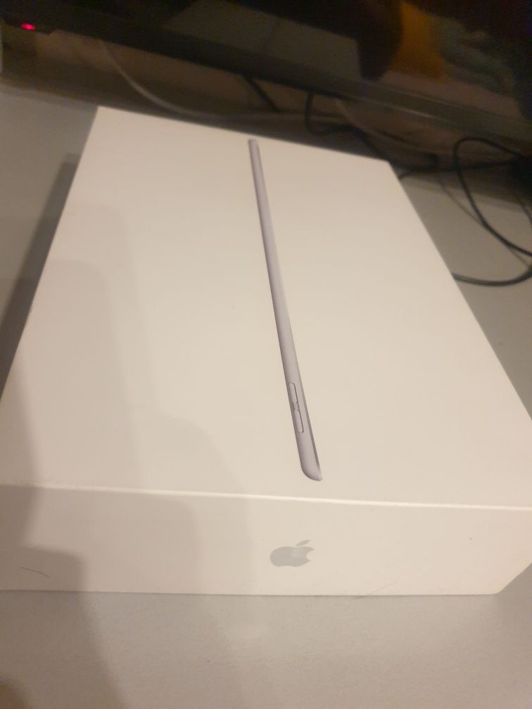 Продам iPad air 3 поколения