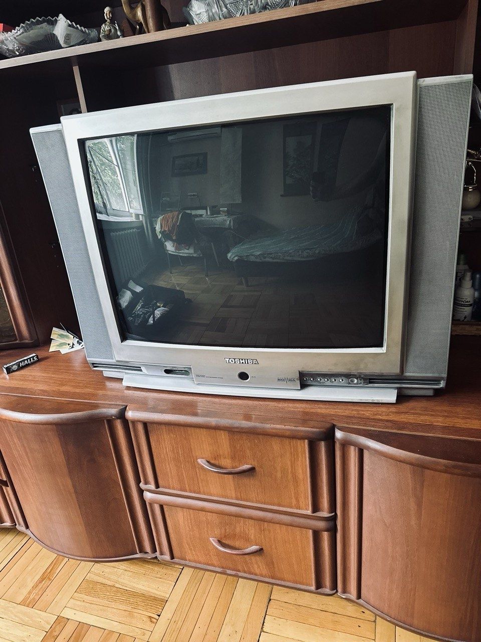 Телевизор Toshiba Bomba