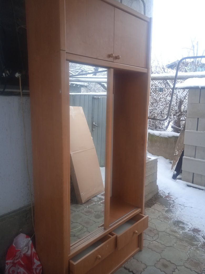Продам шкаф в прихожку
