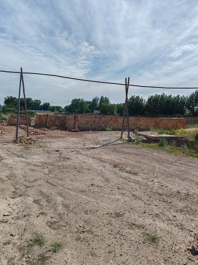 Продам дёшево красный полнотелый кирпич