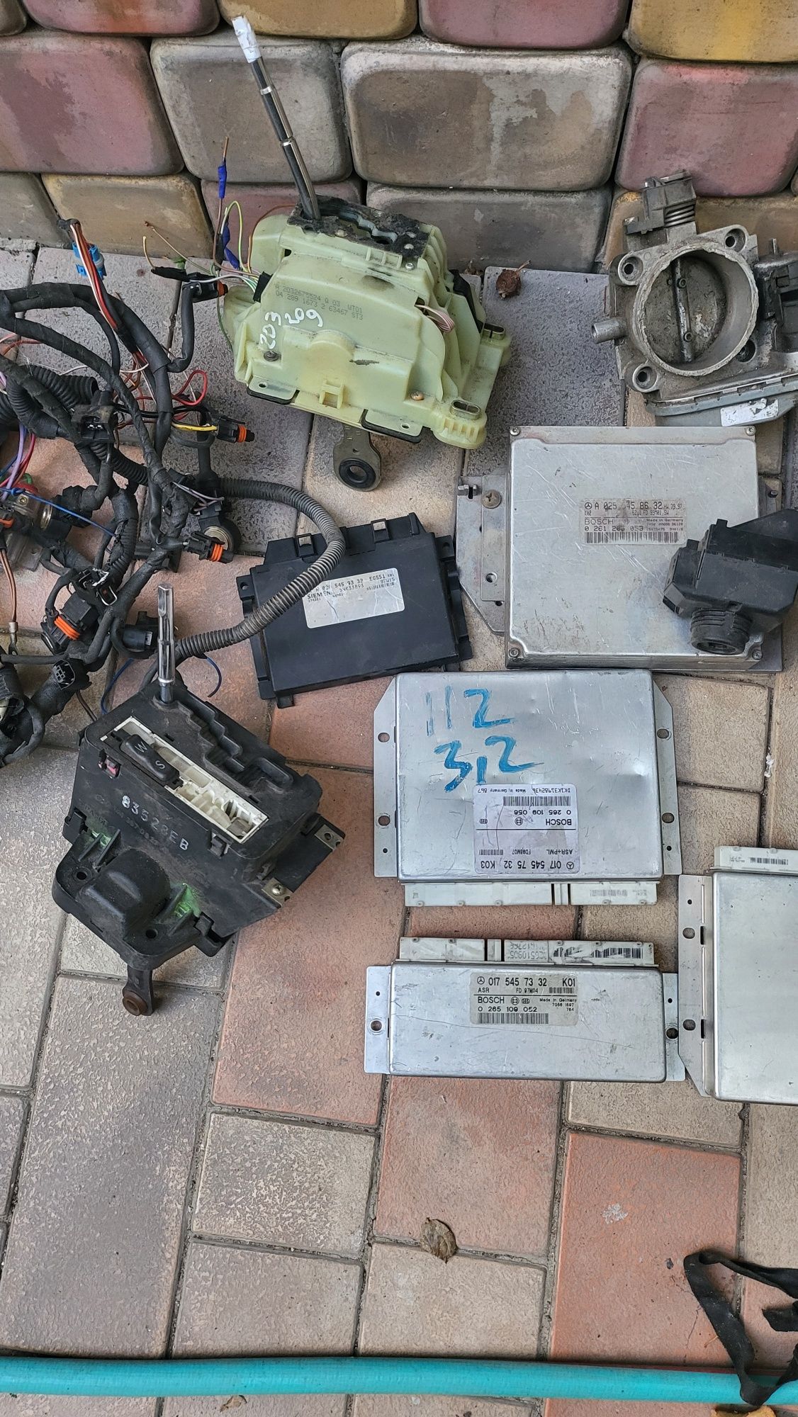 На мерседес e210запчасти на фото  другой  нету
