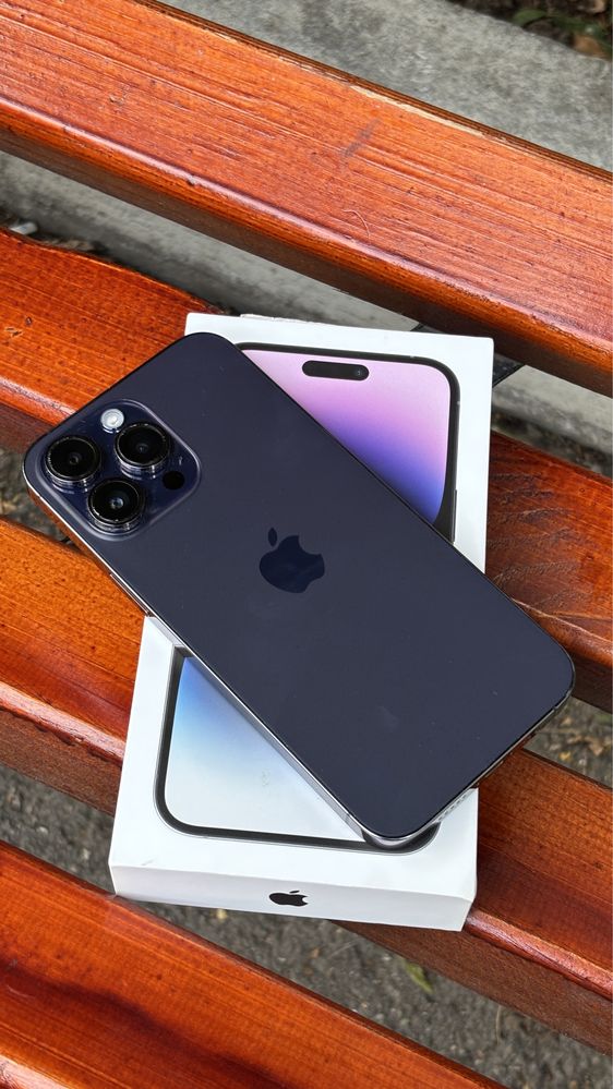 ПРОДАМ СРОЧНО Iphone 14 Pro Max + 4 чехла в подарок!