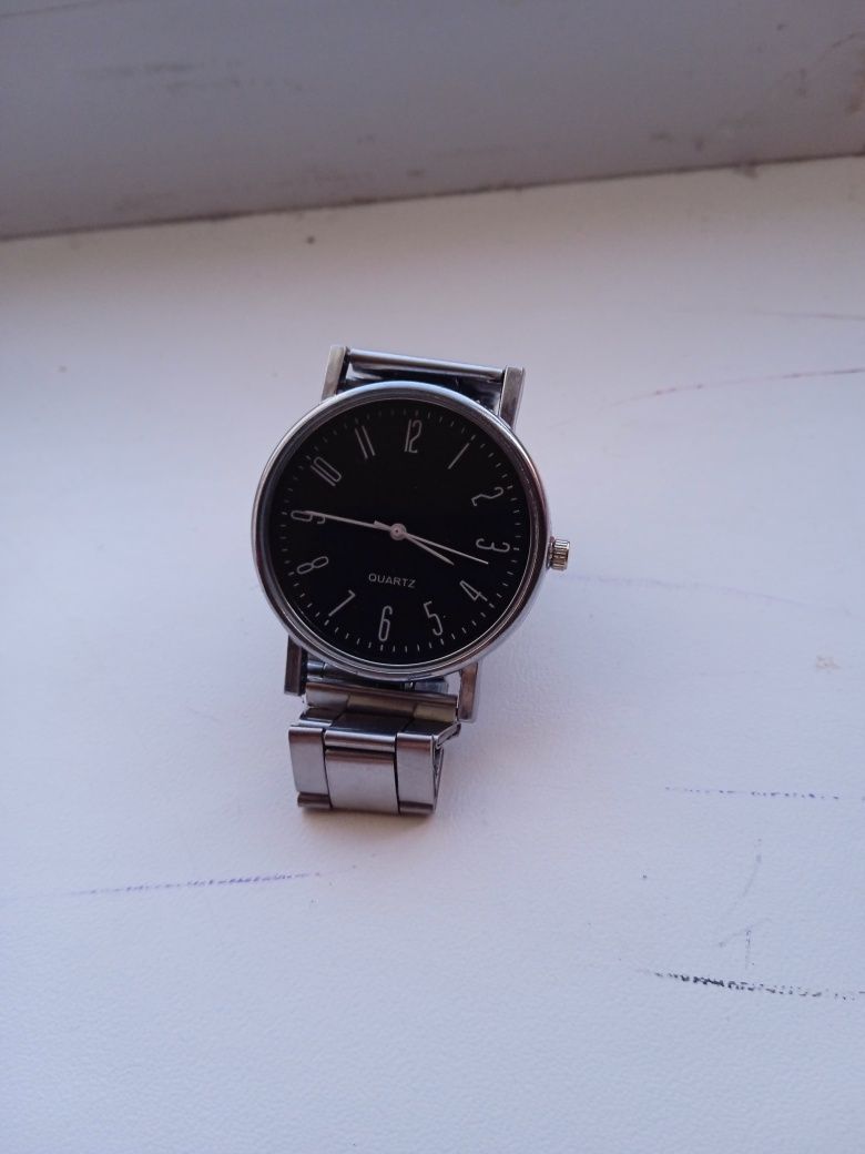 Продам часы "Quartz"