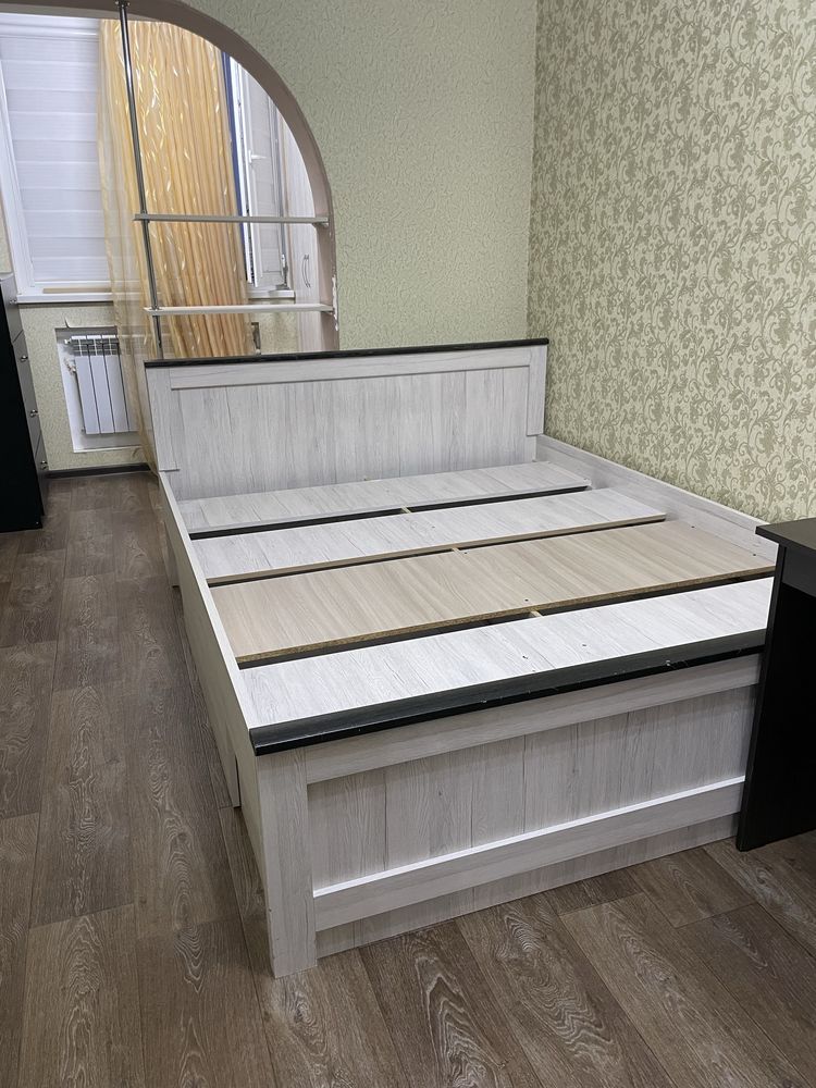 Продается кровать без матраца