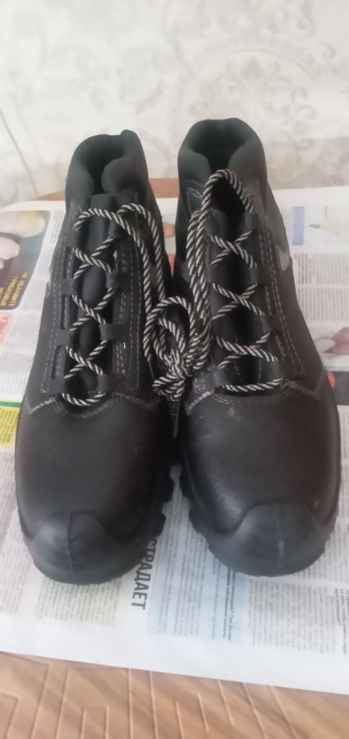 Продам рабочие ботинки летние и зимние