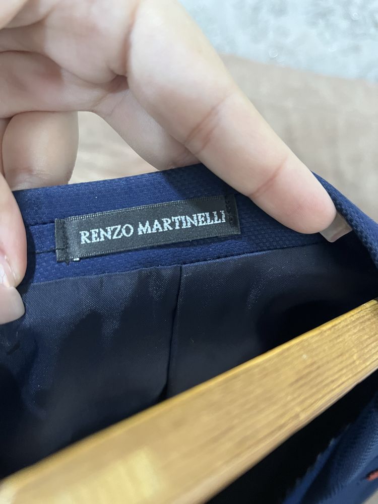 ПРОДАМ Мужской Костюм Renzo Martinelli